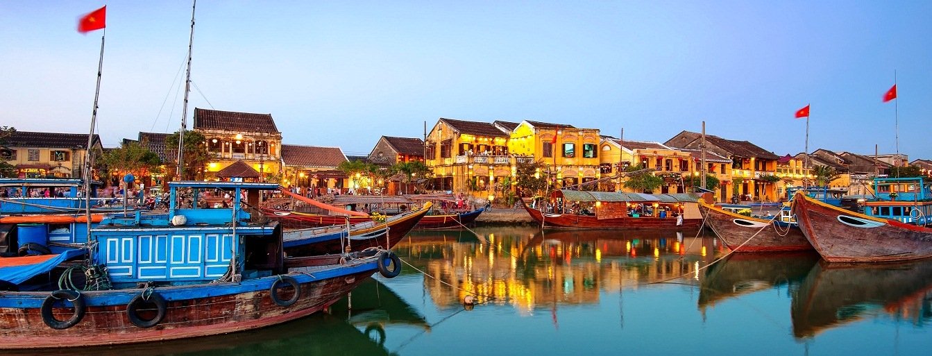 在越南旅游行程中，越南中部是一个既有现代化气息又有古朴传统特色的旅游地区