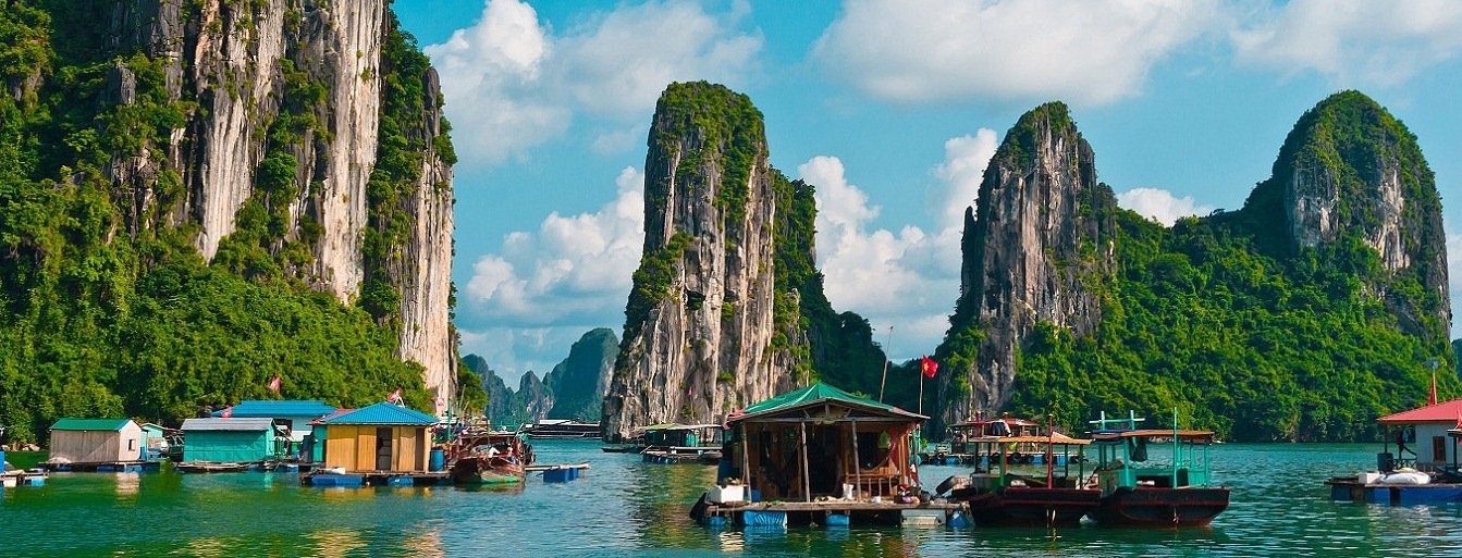 越南北部具有很多名胜古迹、特色文化，尤其是有着世界天然奇观下龙湾